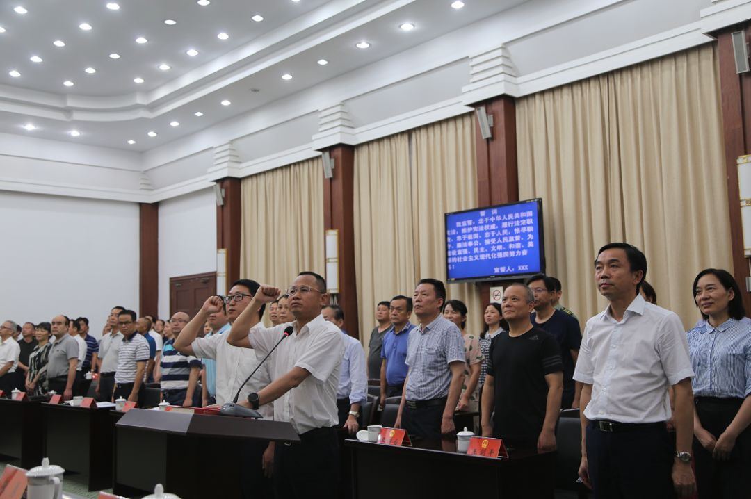 决定任命: 陶德保为益阳市审计局局长; 冷亮为益阳市人民政府金融工作