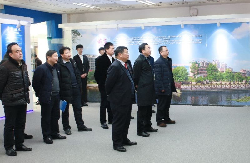 市人大常委会副主任张亮文,秘书长熊勇军一同调研.